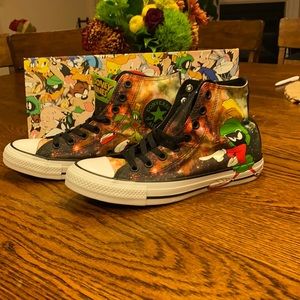 Looney Tunes Hightop Marvin the Marshin- Brand new!